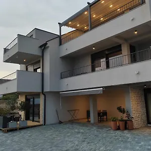 Divi Sunset View Apartmán